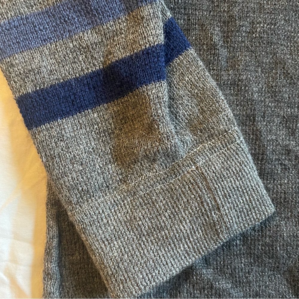 Cotopaxi Crew Neck Wool Gray and Blue Accent Men’s and Women’s Sweater - Picture 10 of 15